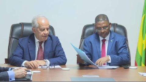 Le Ministre italien de l'Intérieur tient une séance de travail avec son homologue mauritanien pour discuter de la coopération en matière de sécurité et de développement local
